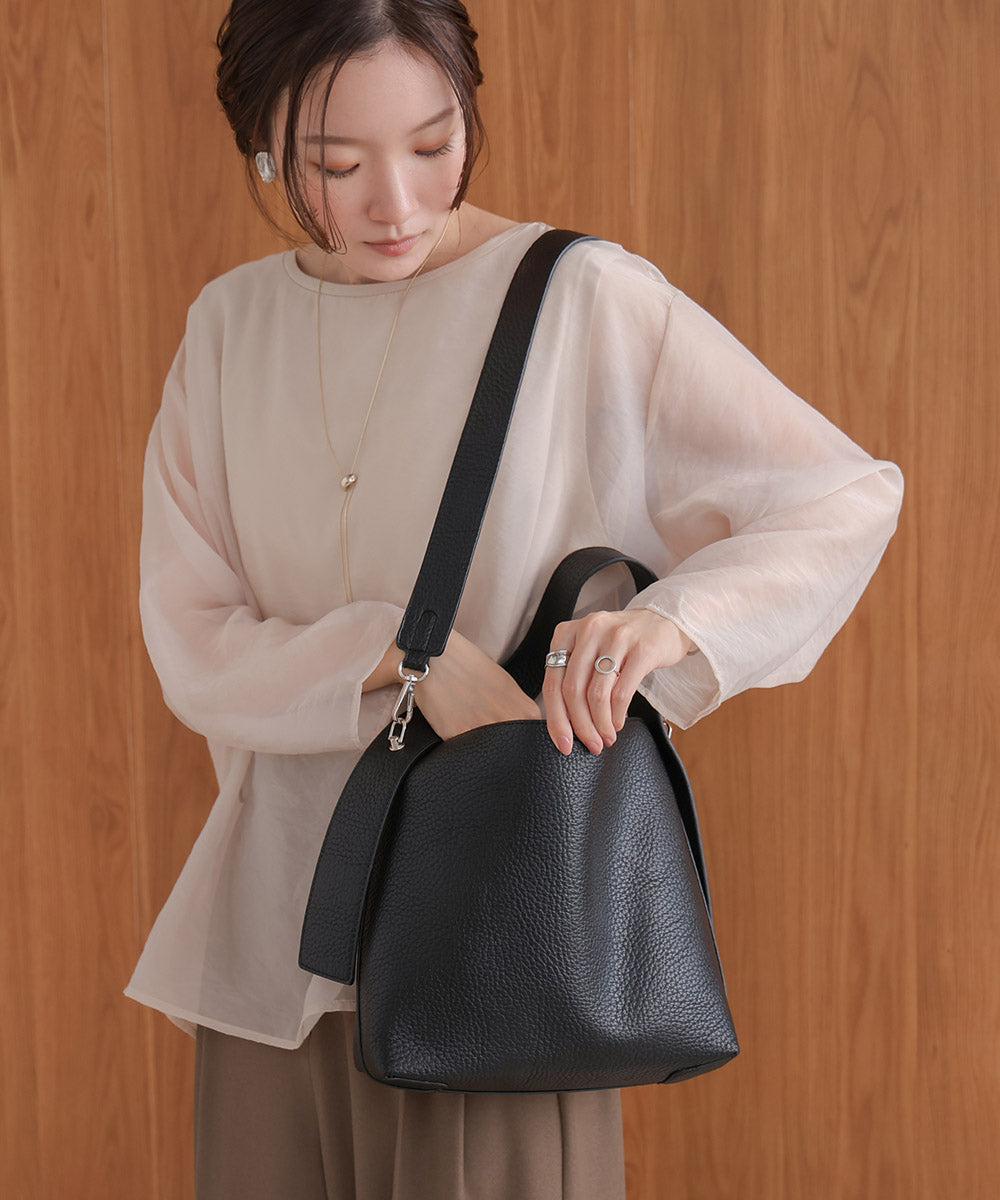 one handle shoulder bag with pouch