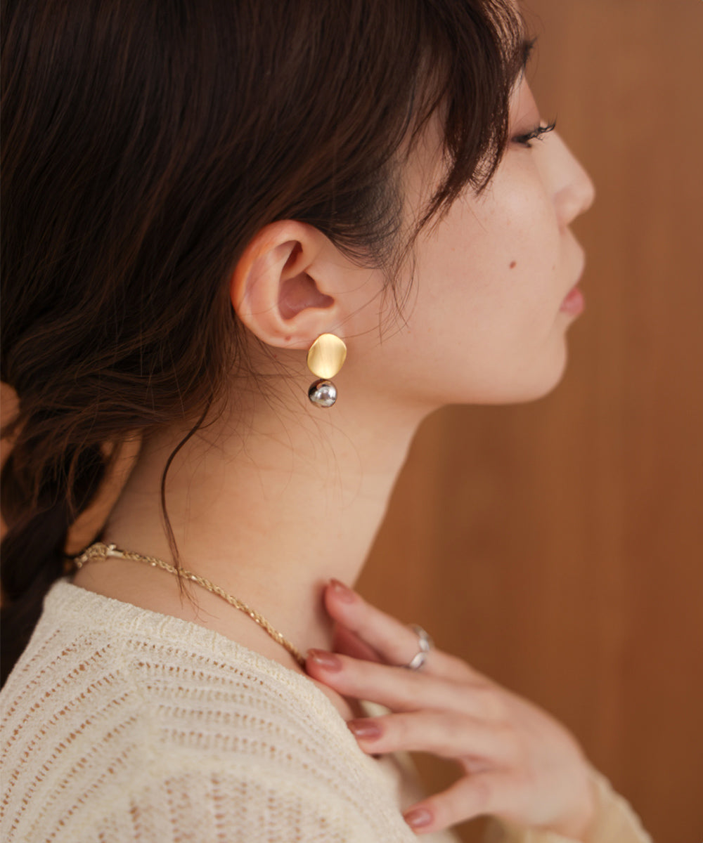 motif x ball design earrings