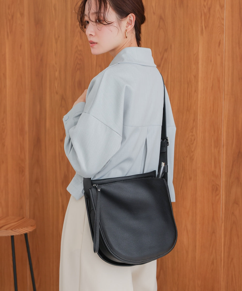 サイドベルトデザインショルダーバッグ