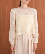 花柄レースブラウス