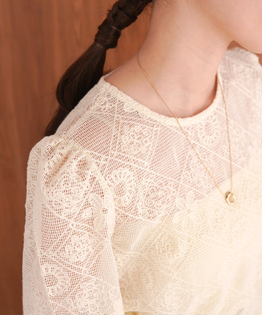 花柄レースブラウス