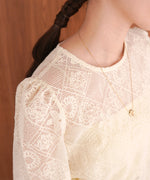 花柄レースブラウス