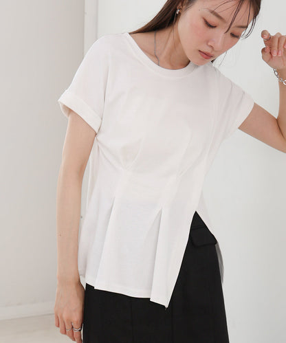 フロントタックデザイン　スリットトップス