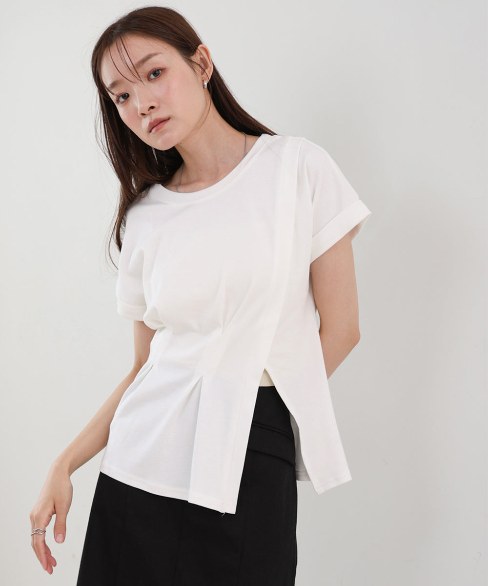 フロントタックデザイン　スリットトップス