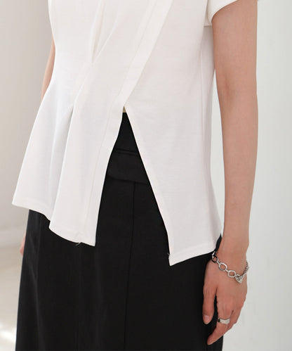 フロントタックデザイン　スリットトップス