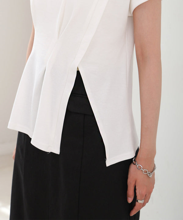 フロントタックデザイン　スリットトップス