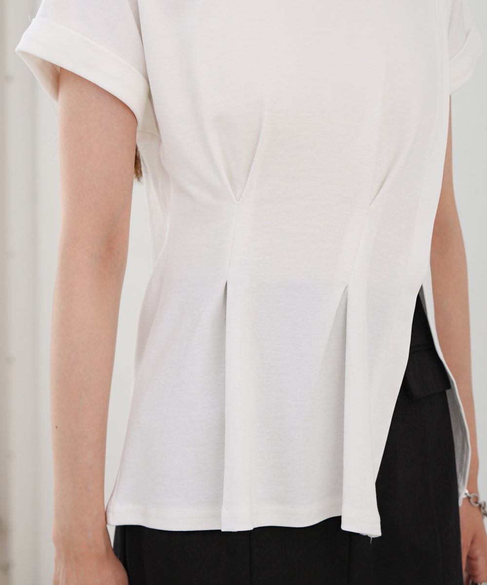 フロントタックデザイン　スリットトップス