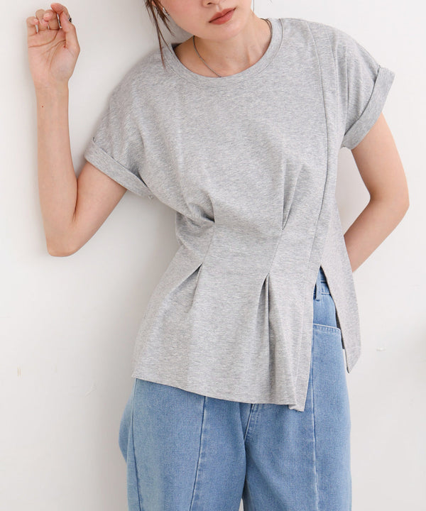 フロントタックデザイン　スリットトップス