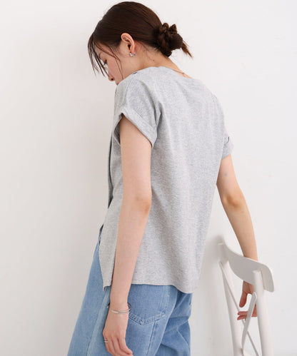 フロントタックデザイン　スリットトップス