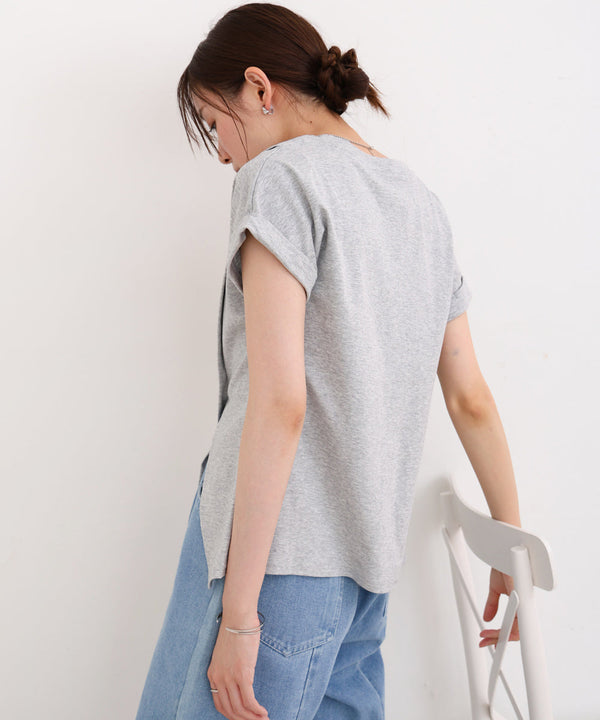 フロントタックデザイン　スリットトップス