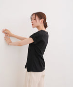 フロントタックデザイン　スリットトップス