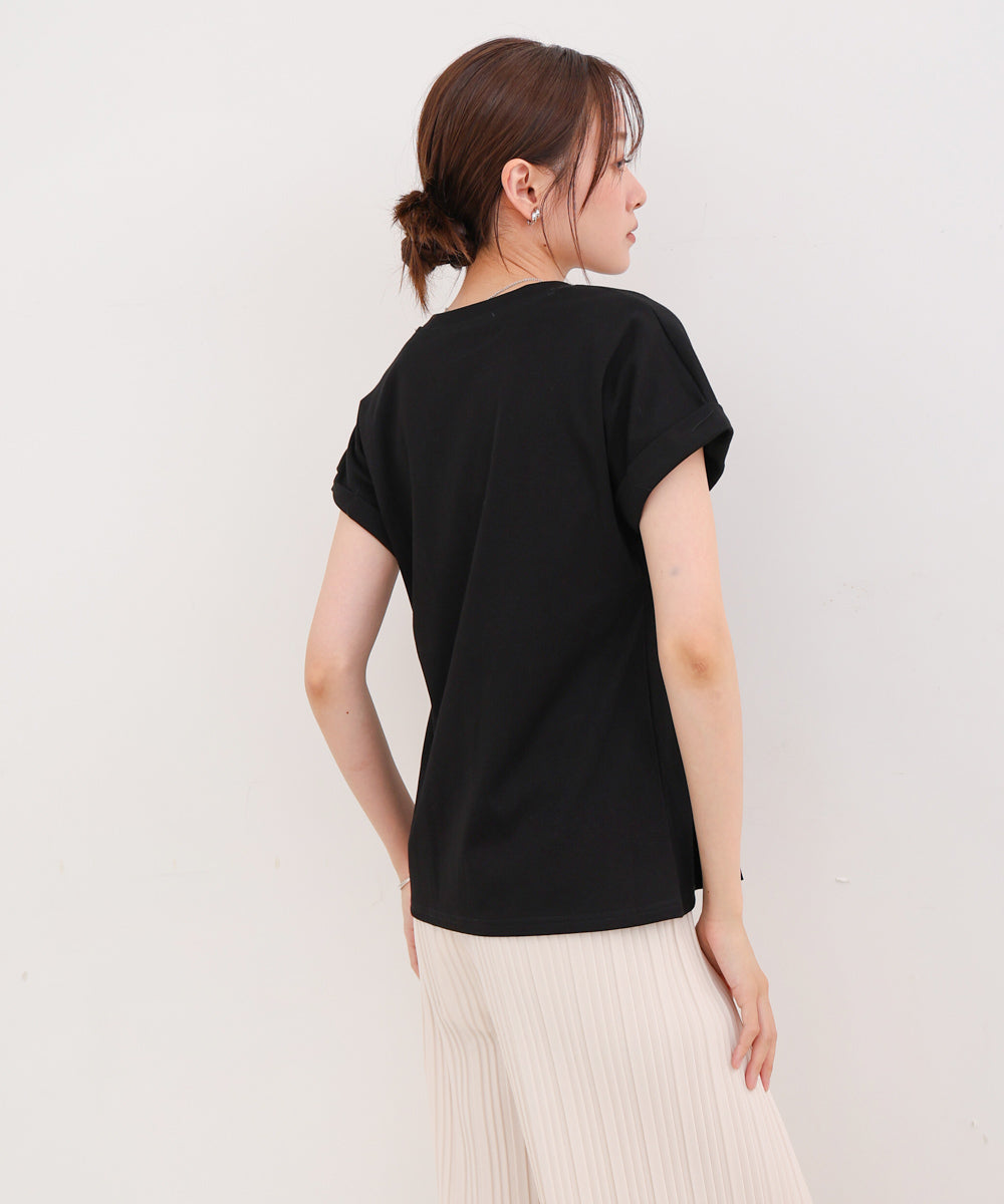 フロントタックデザイン　スリットトップス