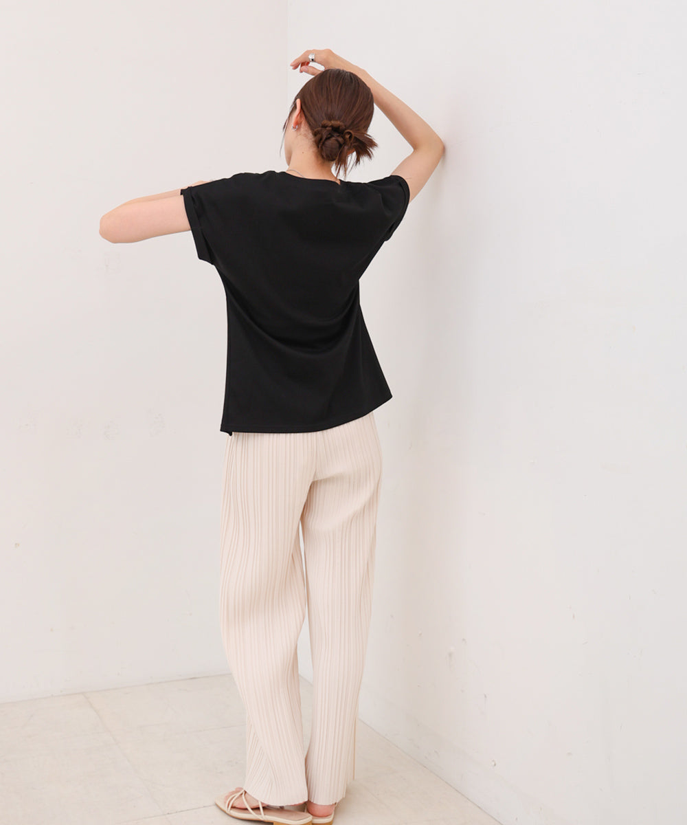 フロントタックデザイン　スリットトップス