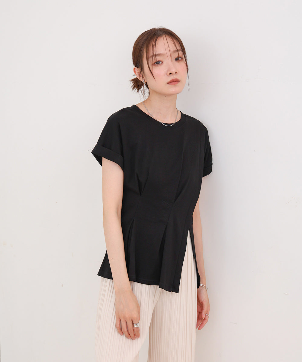 フロントタックデザイン　スリットトップス