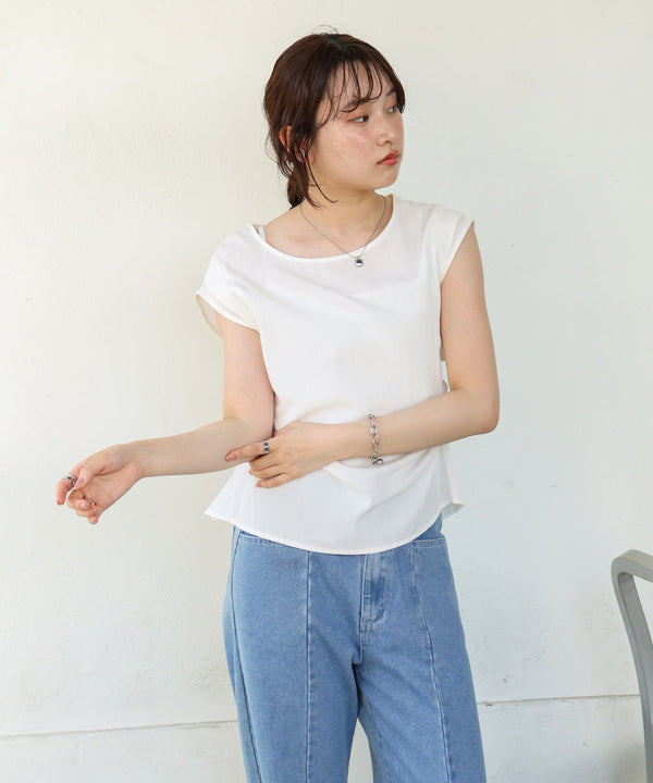 バックデザインノースリーブブラウス