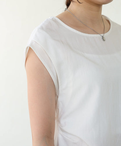 バックデザインノースリーブブラウス