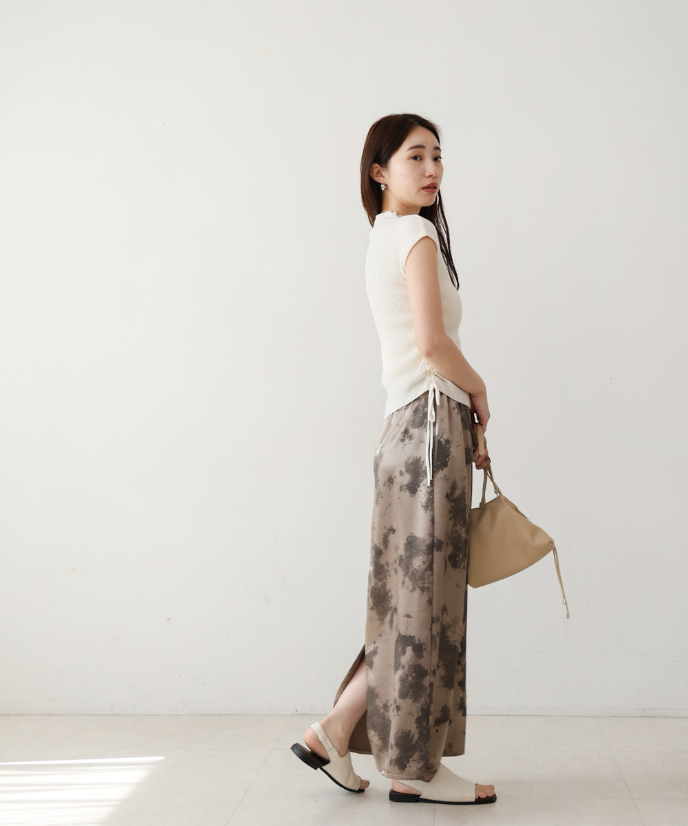 ニュアンス柄サテンスカート