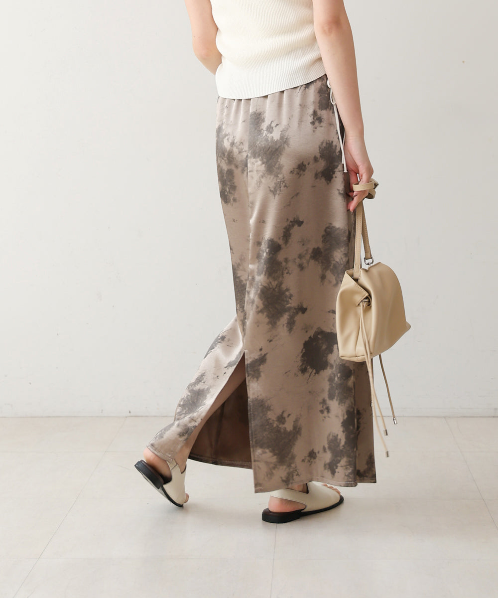 ニュアンス柄サテンスカート
