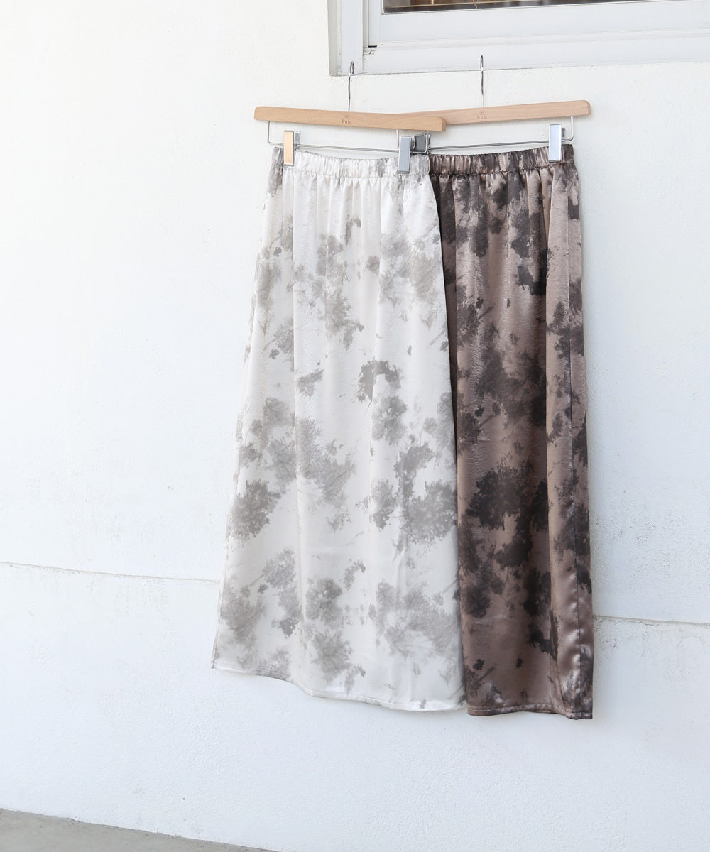 ニュアンス柄サテンスカート