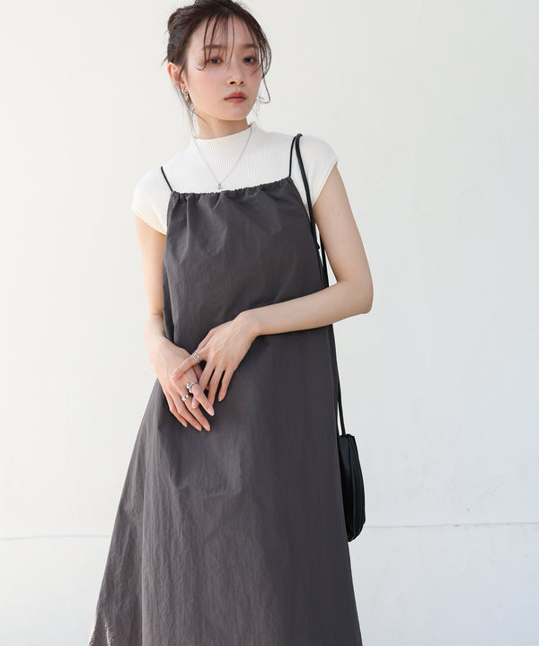 ストラップデザインキャミワンピース