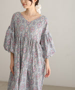 バルーン袖ミドル丈プリントワンピース