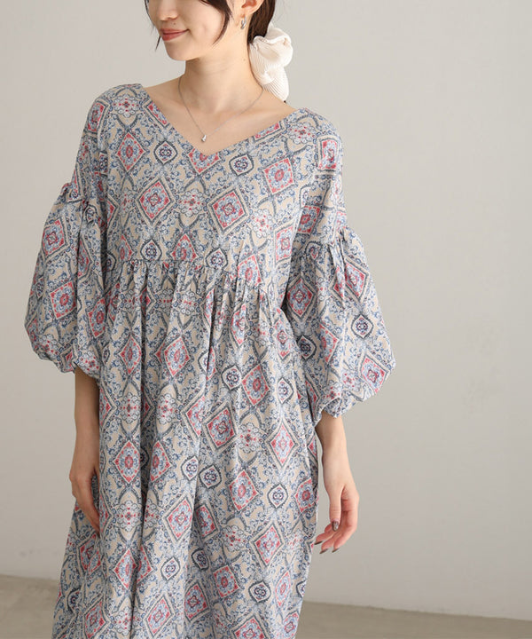 バルーン袖ミドル丈プリントワンピース