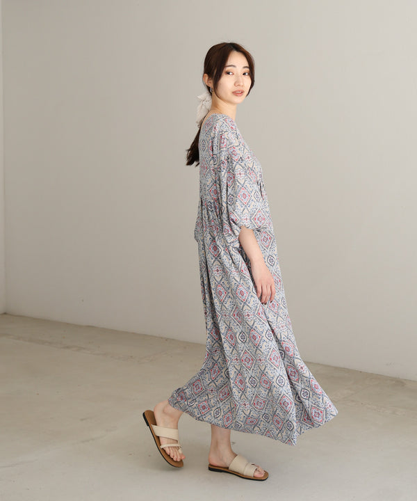 バルーン袖ミドル丈プリントワンピース