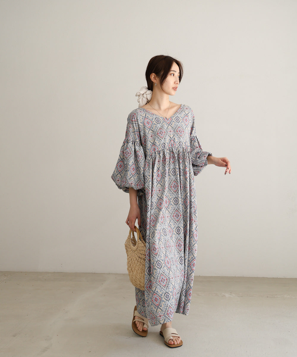 バルーン袖ミドル丈プリントワンピース