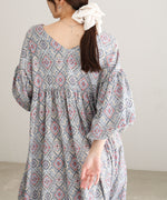 バルーン袖ミドル丈プリントワンピース