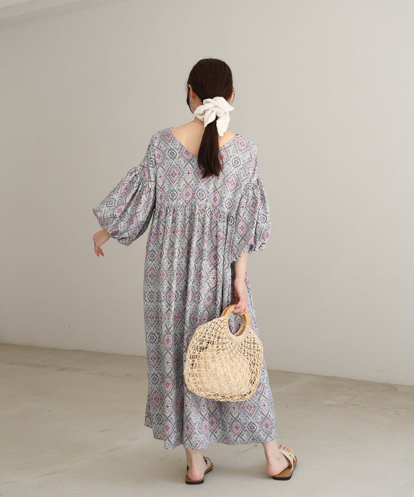 バルーン袖ミドル丈プリントワンピース