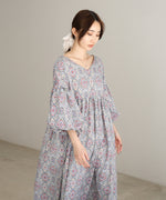 バルーン袖ミドル丈プリントワンピース