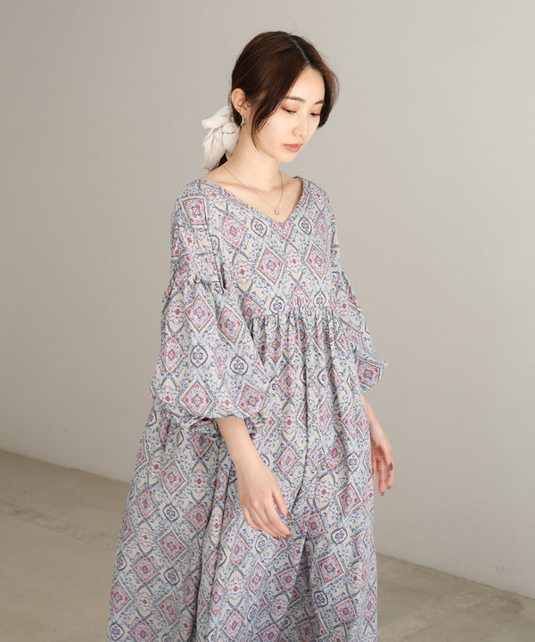 バルーン袖ミドル丈プリントワンピース