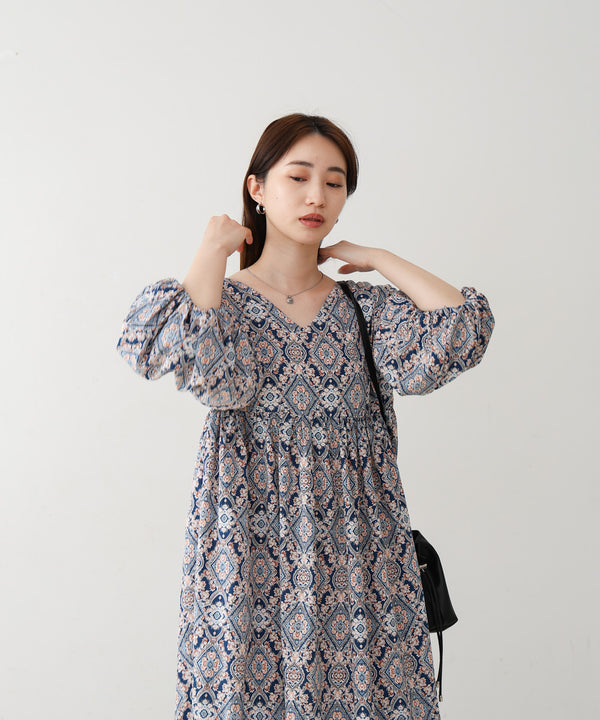 バルーン袖ミドル丈プリントワンピース