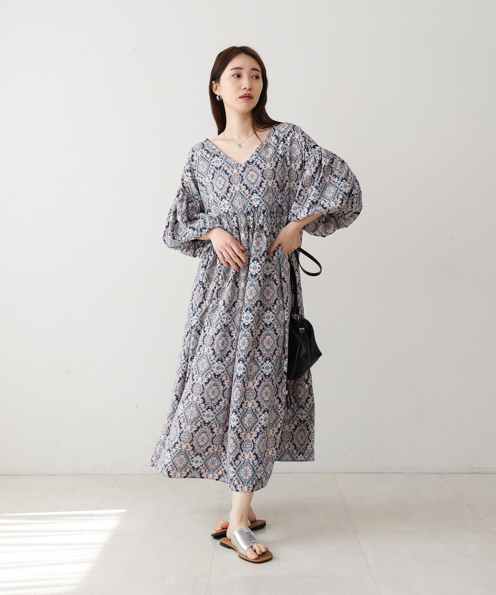 バルーン袖ミドル丈プリントワンピース