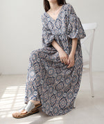 バルーン袖ミドル丈プリントワンピース