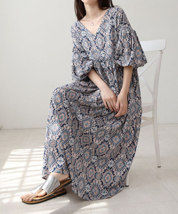 バルーン袖ミドル丈プリントワンピース