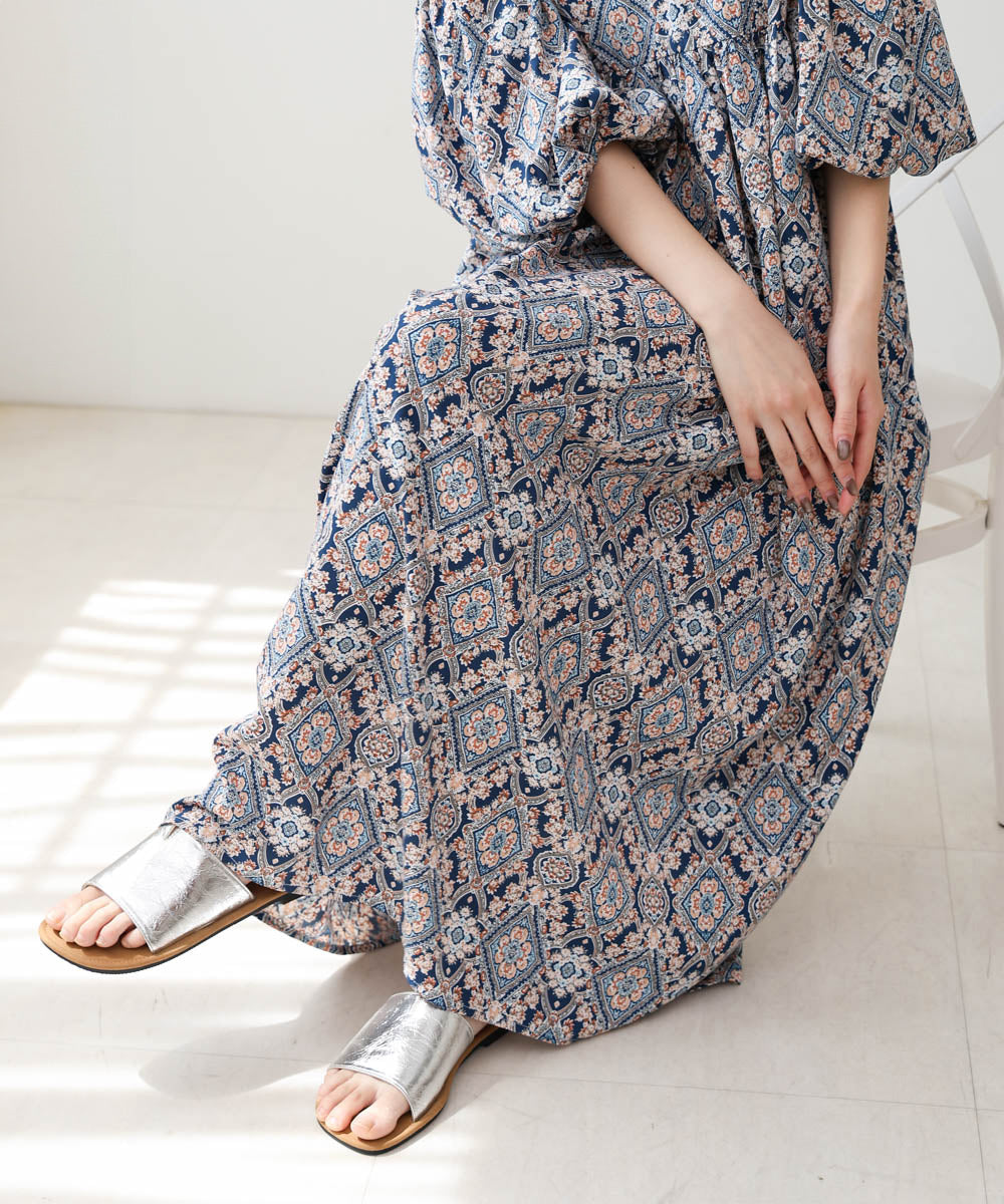 バルーン袖ミドル丈プリントワンピース