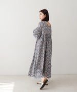 バルーン袖ミドル丈プリントワンピース