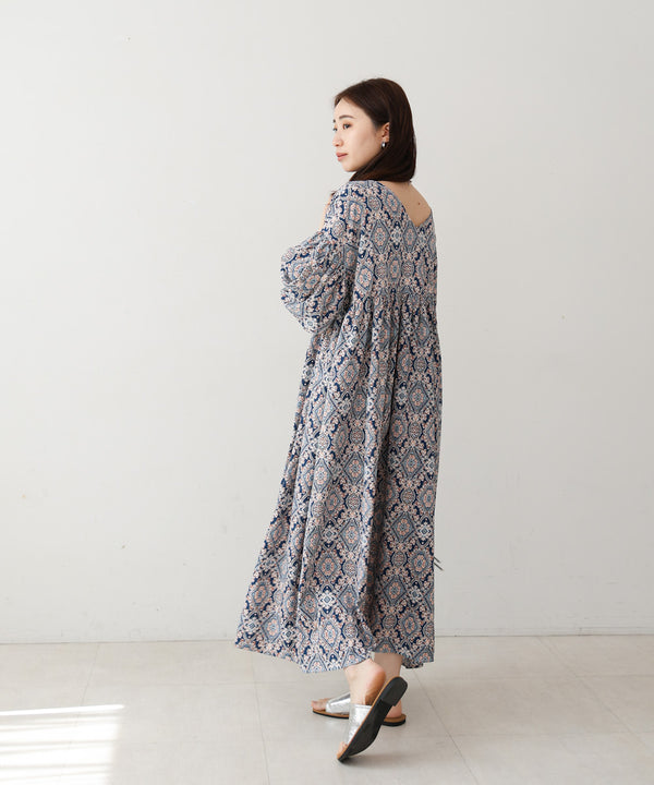 バルーン袖ミドル丈プリントワンピース