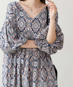 バルーン袖ミドル丈プリントワンピース