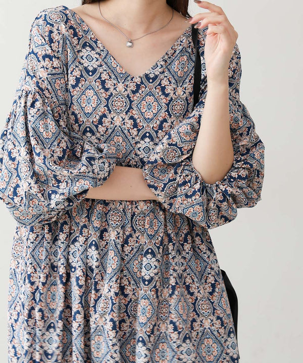 バルーン袖ミドル丈プリントワンピース