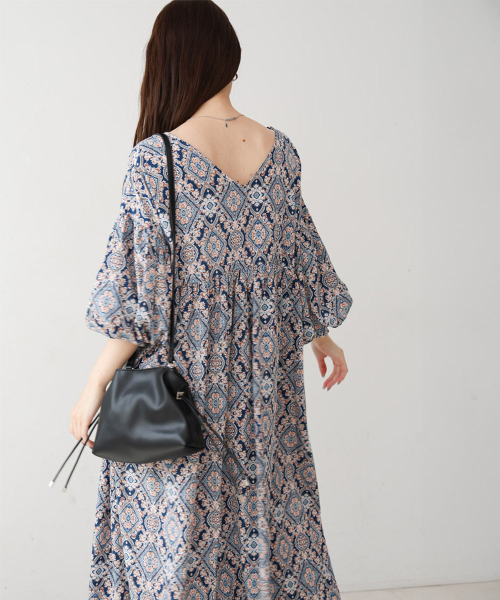 バルーン袖ミドル丈プリントワンピース