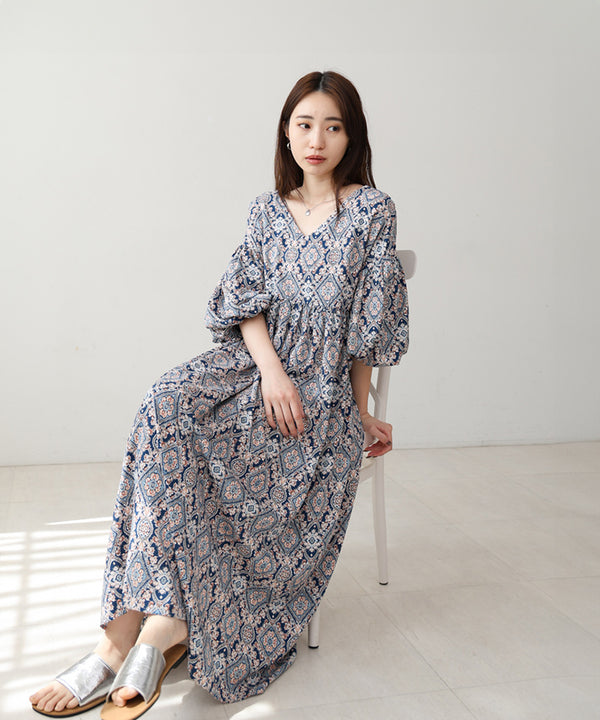 バルーン袖ミドル丈プリントワンピース