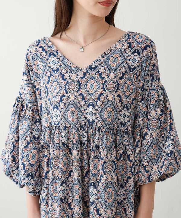 バルーン袖ミドル丈プリントワンピース