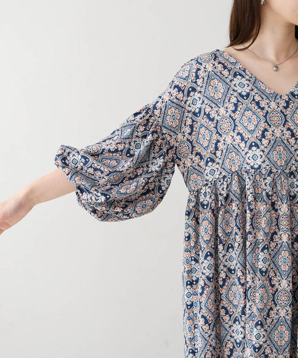 バルーン袖ミドル丈プリントワンピース