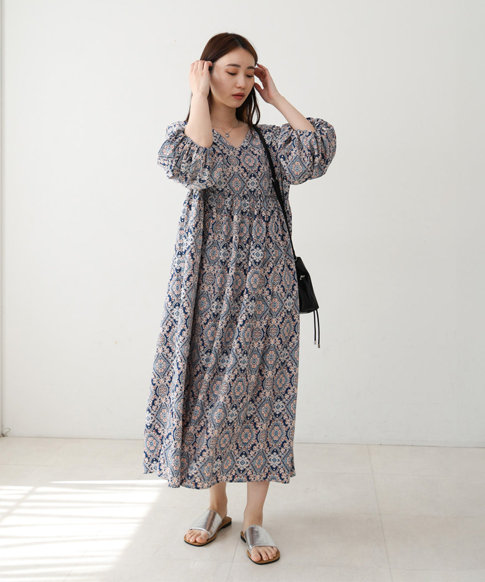 バルーン袖ミドル丈プリントワンピース