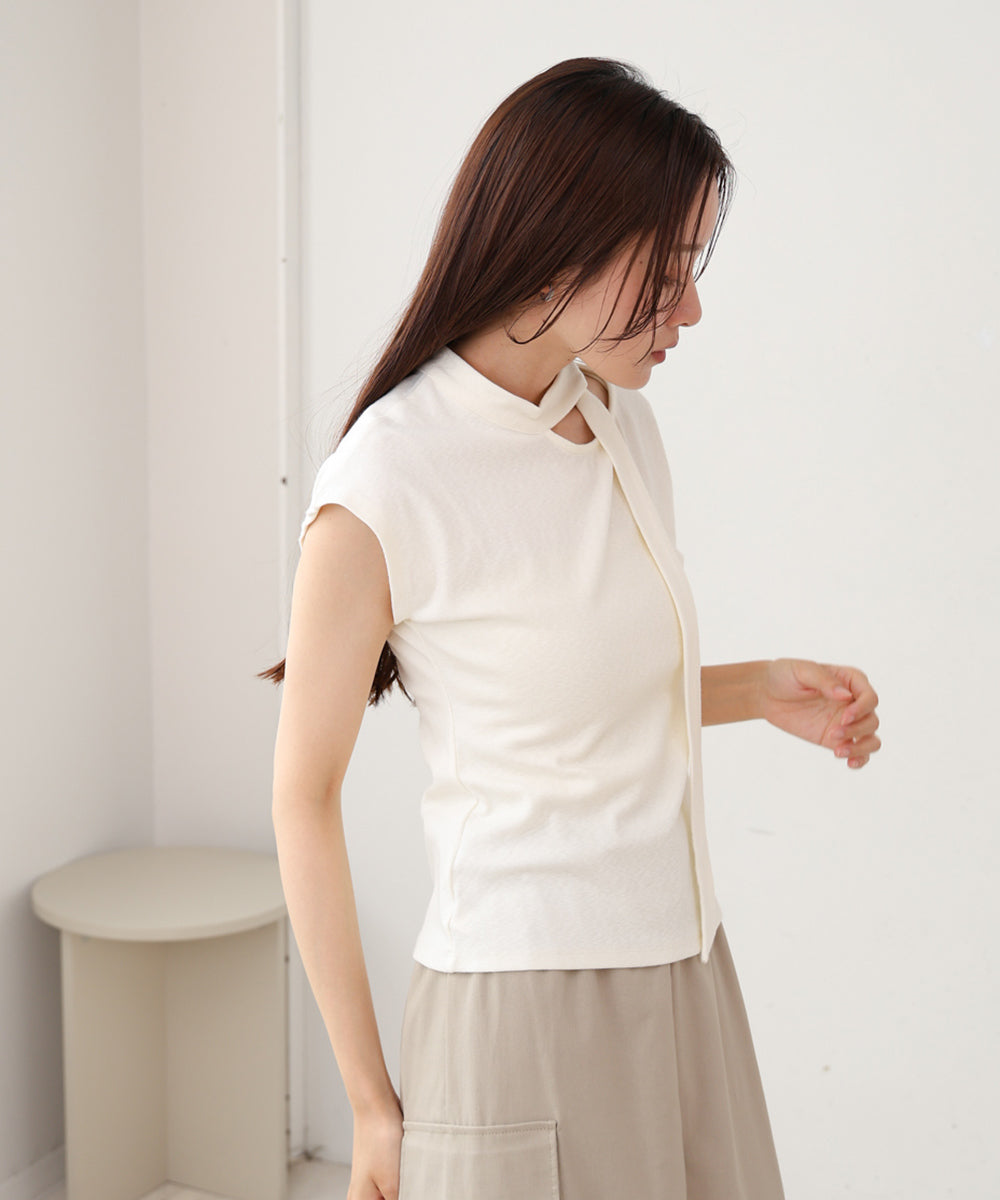 タイ付きコンパクトトップス