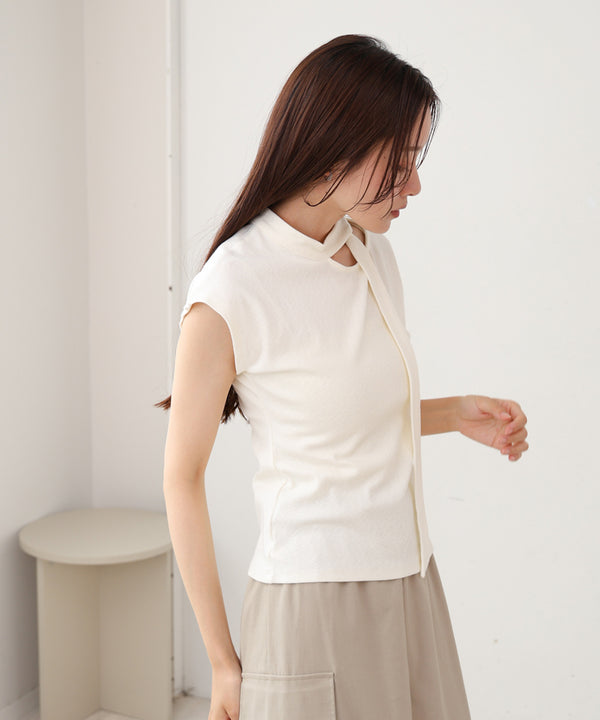 タイ付きコンパクトトップス
