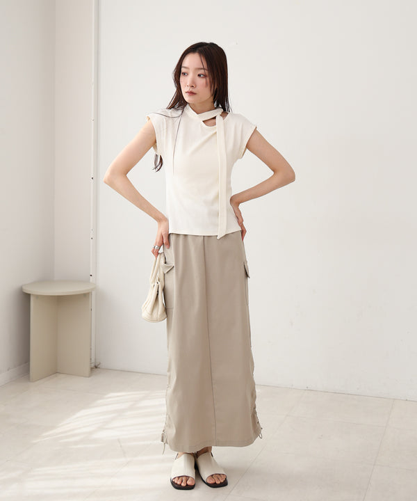 タイ付きコンパクトトップス