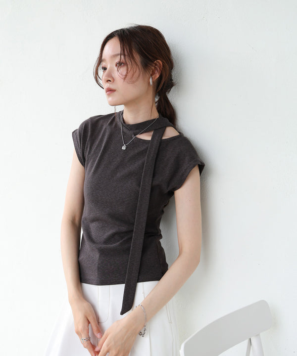 タイ付きコンパクトトップス